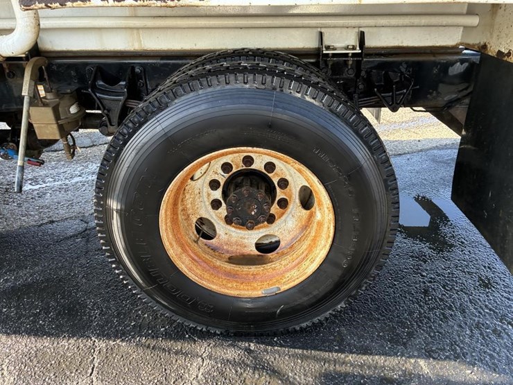 2010-ford-f650-image-5