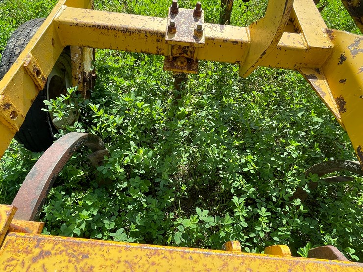 #4437-•-landoll-(7)-tooth-chisel-plow-image-11