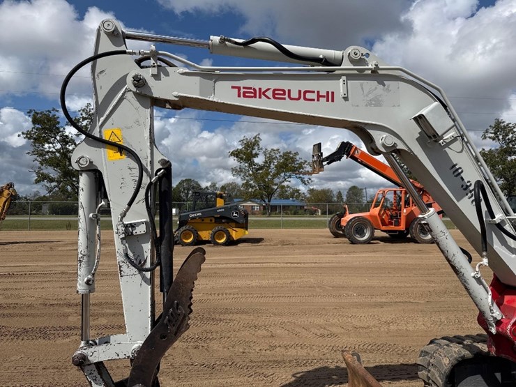 takeuchi-tb240-image-20