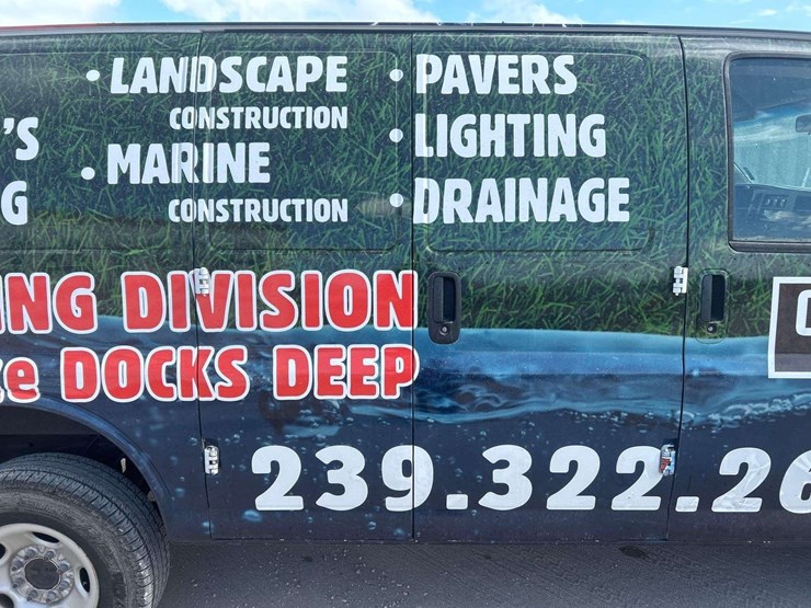 2019-chevrolet-express-2500-cargo-van-image-25