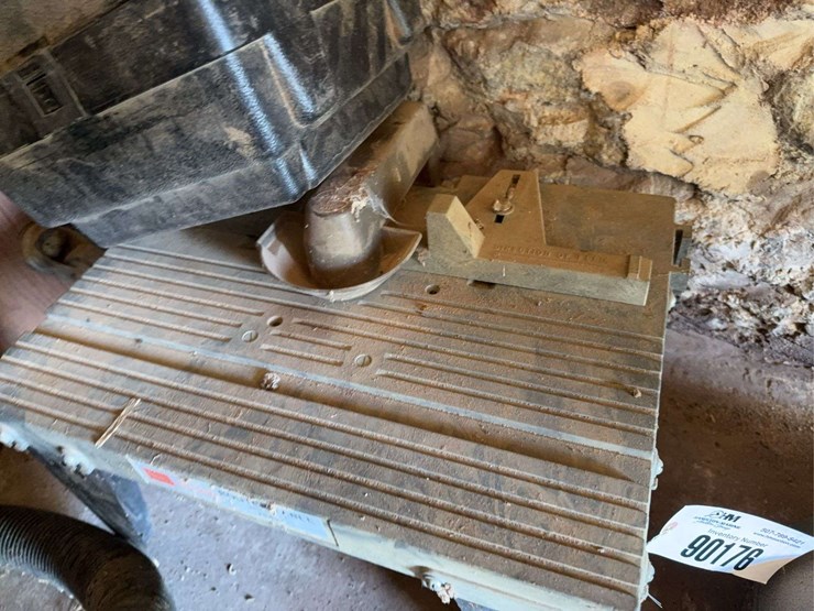 router-with-router-table-image-3