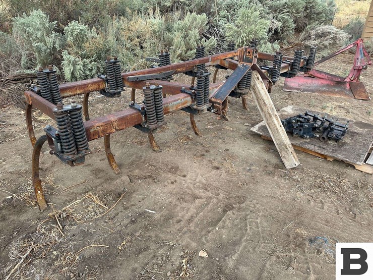 custom-152"-chisel-plow-image-5