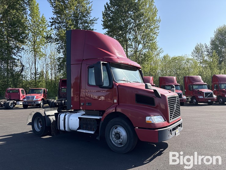 2015-volvo-vnm42t-truck-tractor-image-3