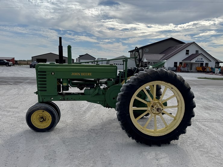 john-deere-b-image-3