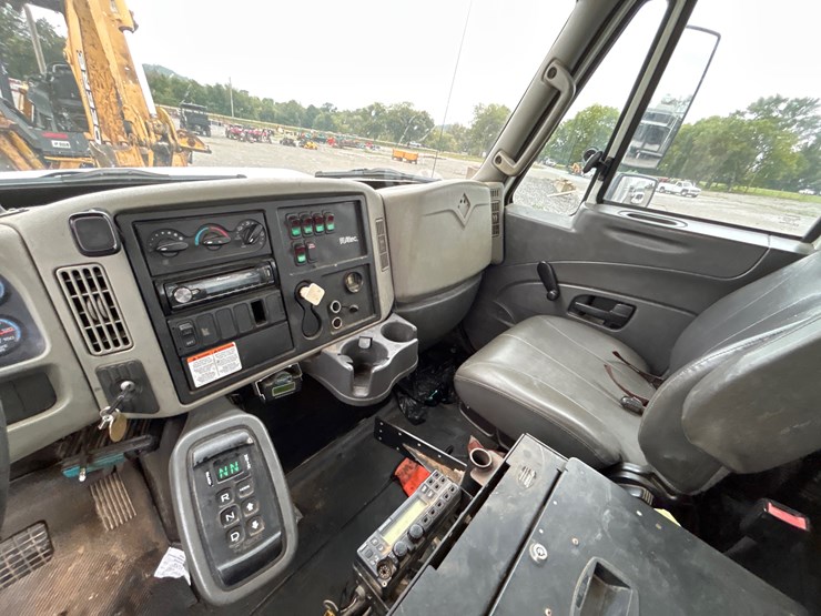 2013-international-durastar-4300-image-13