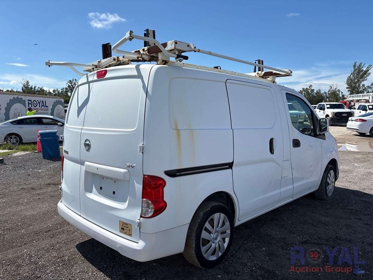 2017-nissan-nv200-image-3