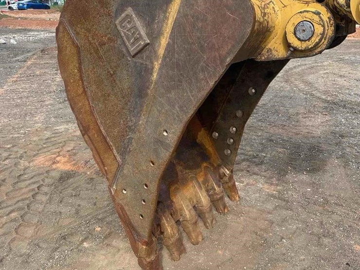 2019-caterpillar-320-image-44