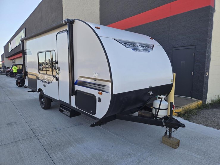 #1712-•-2020-forest-river-platinum-salem-fsx-camper-image-1