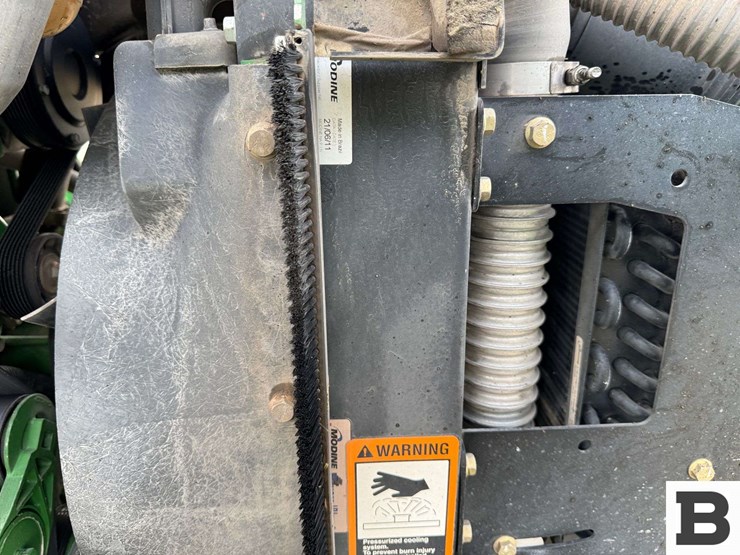 2011-john-deere-6115d-image-33