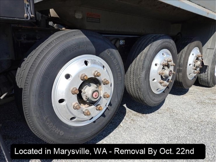2015-peterbilt-367-image-13