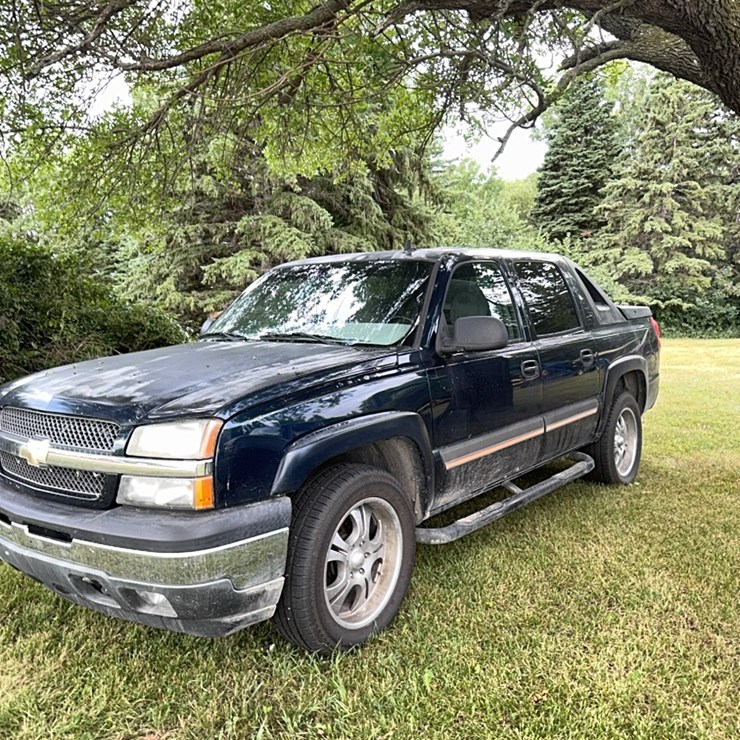 2006 4wd Chevy Avalanche, Az vehicle, no rust, 206,972 miles, runs great
