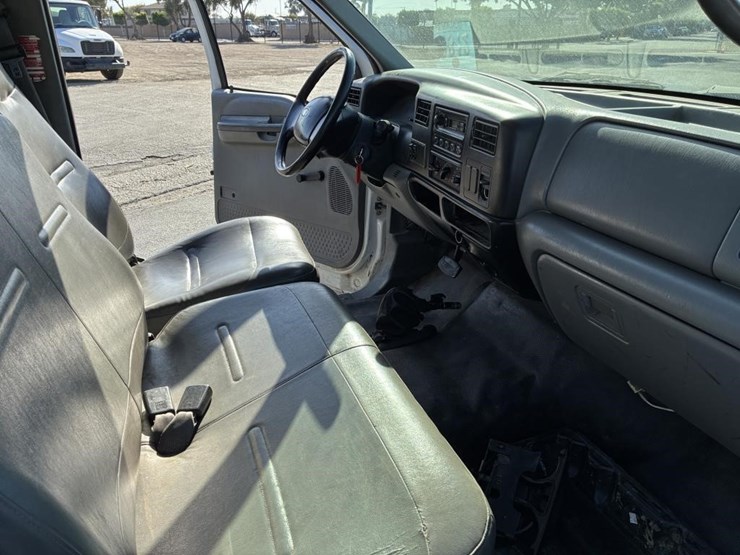 2010-ford-f650-image-11