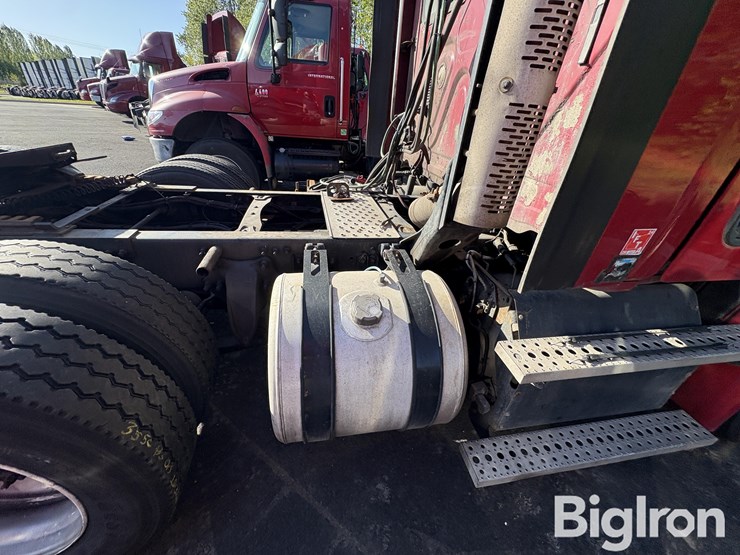 2016-freightliner-ca113dc-truck-tractor-image-17