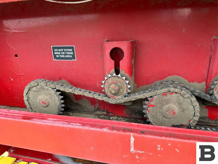 2008-new-holland-580-image-23