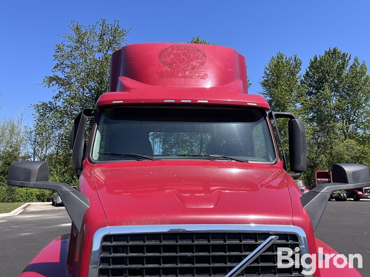 2016-volvo-vnm42t-truck-tractor-image-10