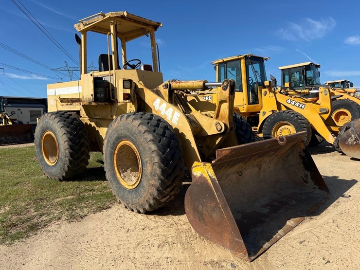 1993-deere-444e-image-5