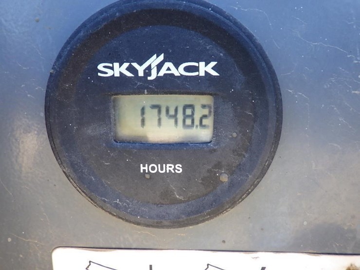 2017-skyjack-sj6826rt-image-19