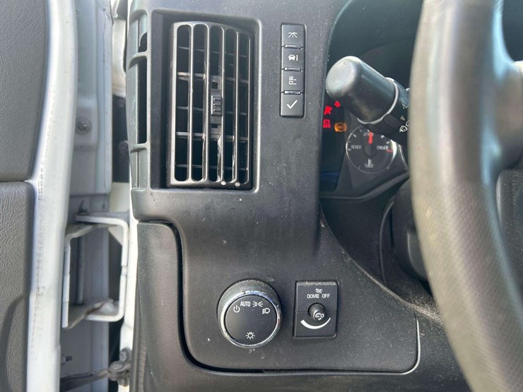 2019-chevrolet-express-2500-cargo-van-image-16