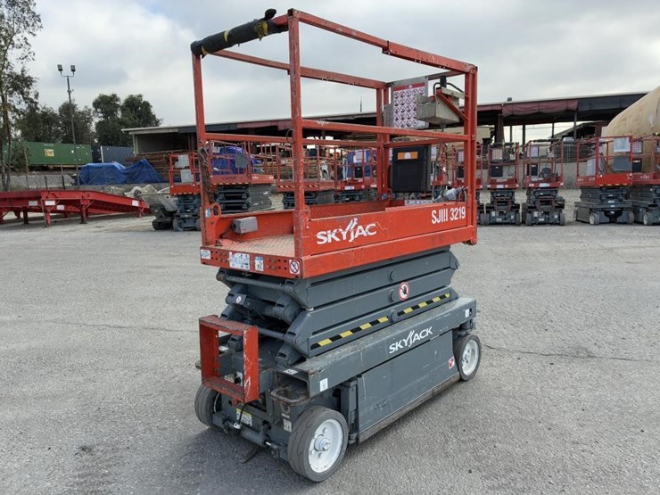 skyjack-sj-3219-scissor-lift-image-3