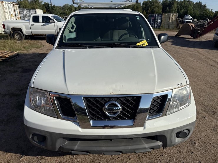 #2906-•-2017-nissan-pickup-truck-image-19
