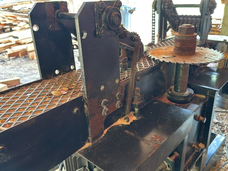 #103b-•-pallet-lumber-resaw-image-12