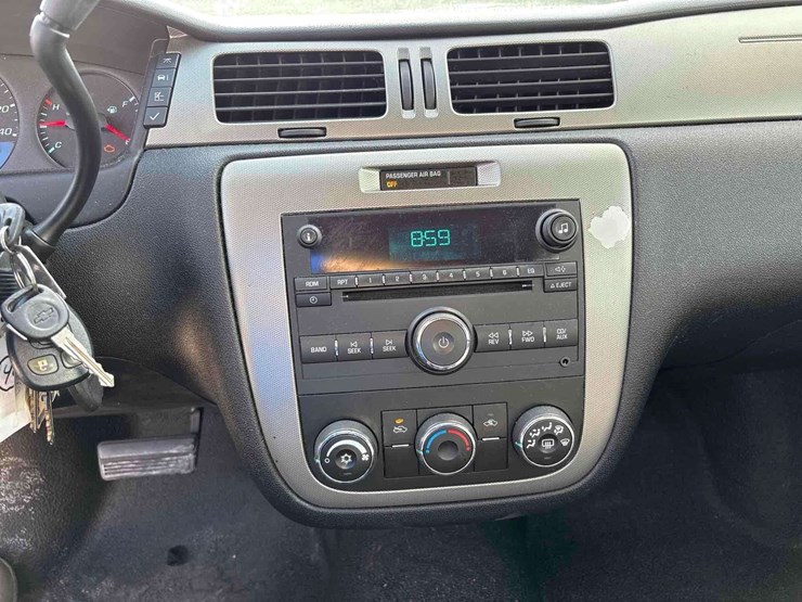 2012-chevrolet-impala-sedan-image-17