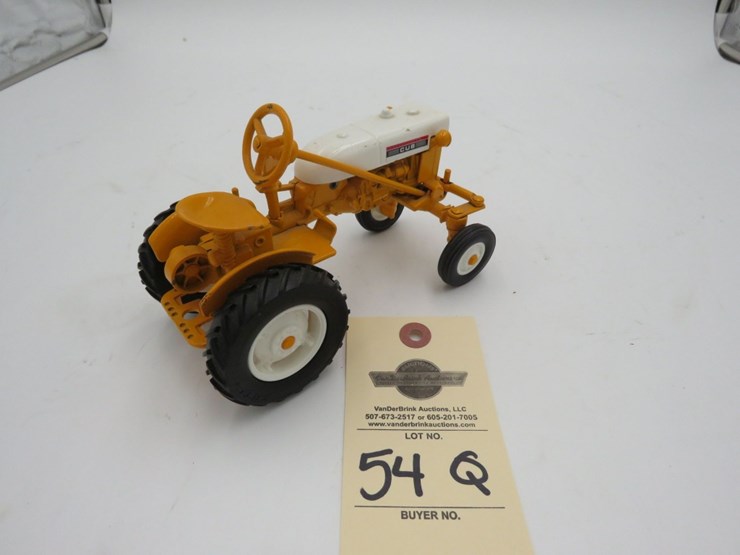 ertl-international-harvester-cub-1/16th-scale-toy-tractor-image-4