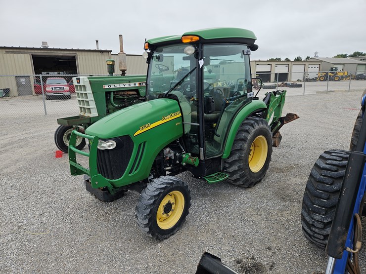 2011-john-deere-3720-image-1