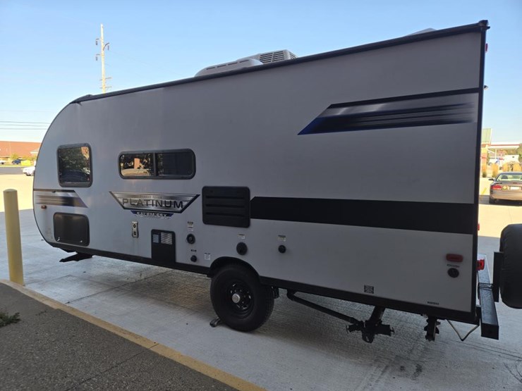 #1712-•-2020-forest-river-platinum-salem-fsx-camper-image-6