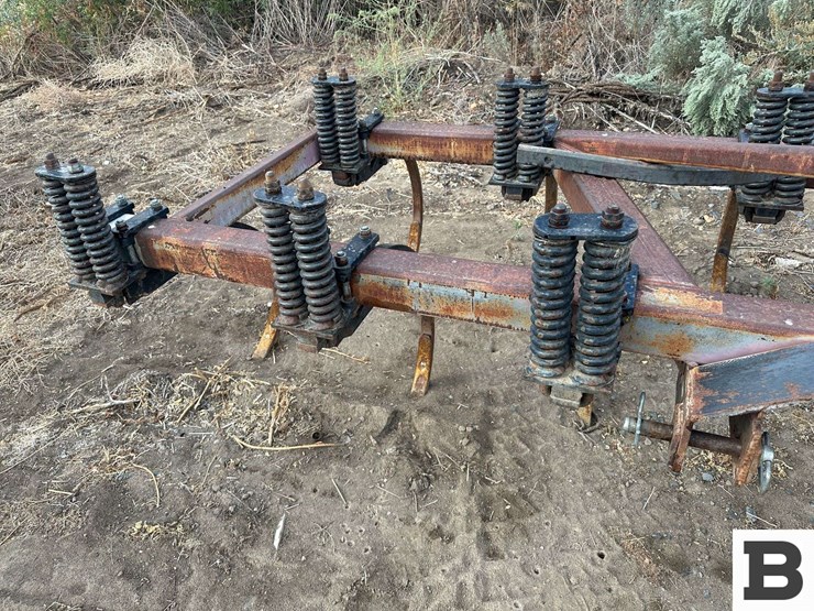 custom-152"-chisel-plow-image-9