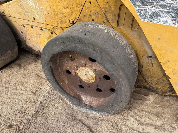 2012-caterpillar-246c-image-9