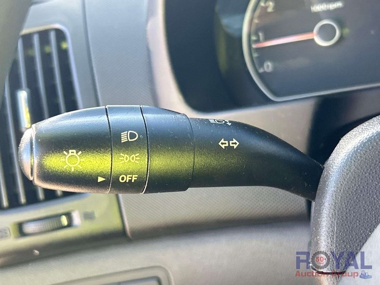 2010-hyundai-elantra-touring-sedan-image-17
