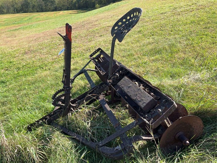 single-gang-disk-with-hitch-and-seat-image-3