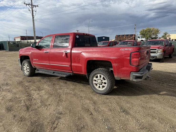 #2146-•-2015-chevrolet-silverado-2500hd-ltz-4x4-pickup-tru-image-3