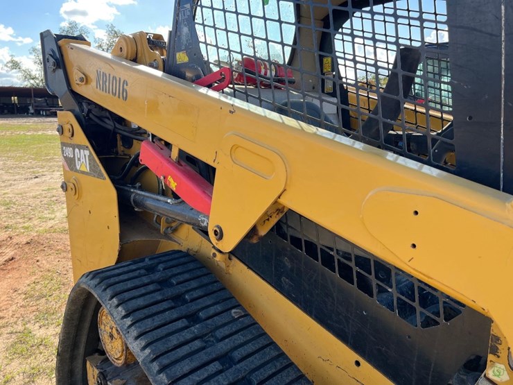2017-caterpillar-249d-image-14