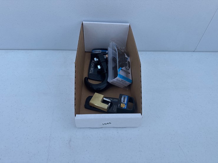 #1045-•-assorted-trailer-supplies-image-2
