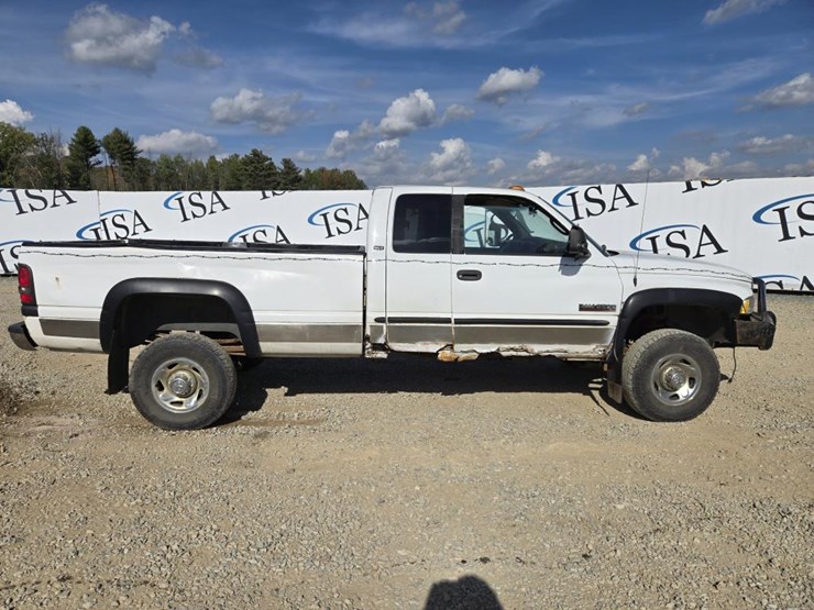 2000-dodge-2500-image-6