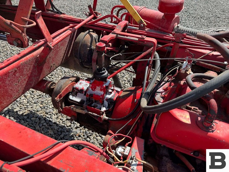 new-holland-1048-image-23