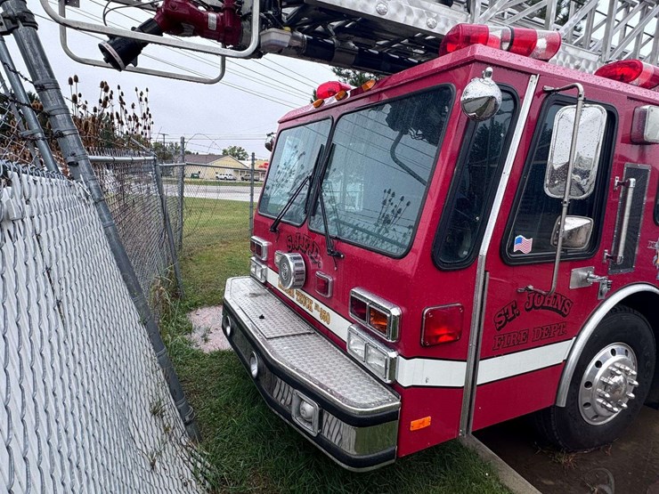 1984-e-one-ladder-truck-image-21