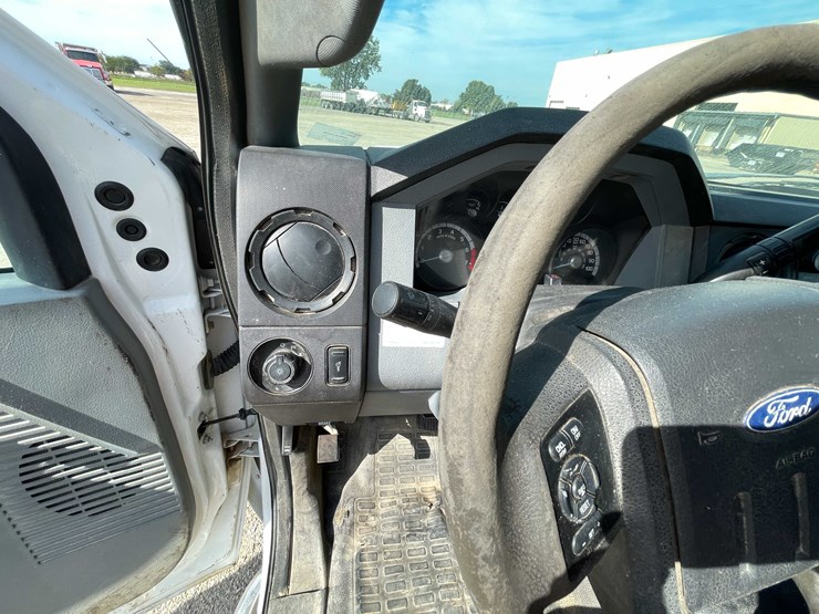 2011-ford-f250-xl-image-45