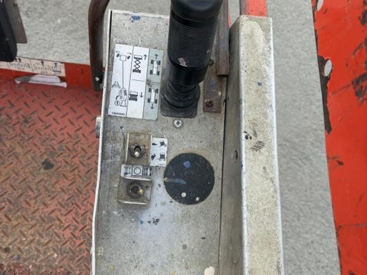 skyjack-sj-3226-scissor-lift-image-25