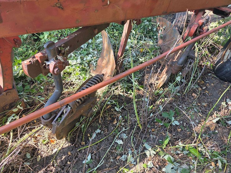 ih-720-–-5-bottom-20”-semi-mount-plow,-auto-reset,-all-wear-parts-are-good,-missing-one-coulter,-use-image-8