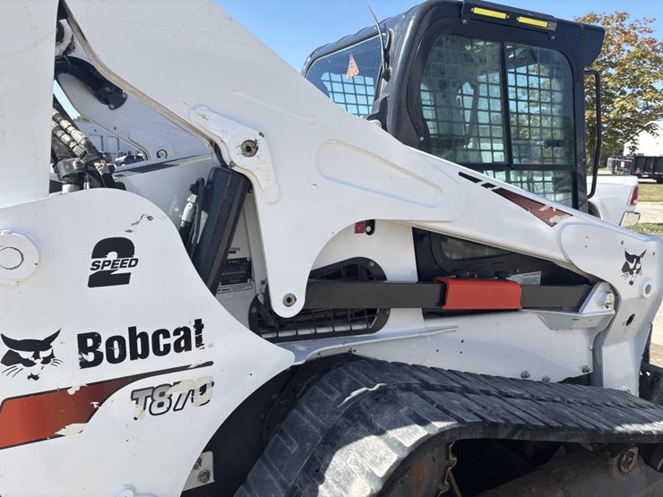 2022-bobcat-t870-image-14