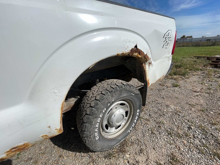 2011-ford-f250-xl-image-10