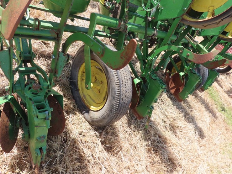 john-deere-4-row-planter-494a-image-4