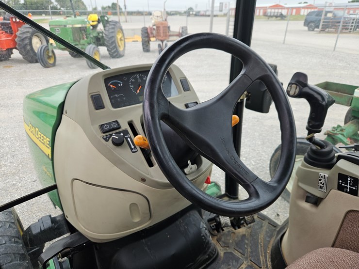 2011-john-deere-3720-image-10
