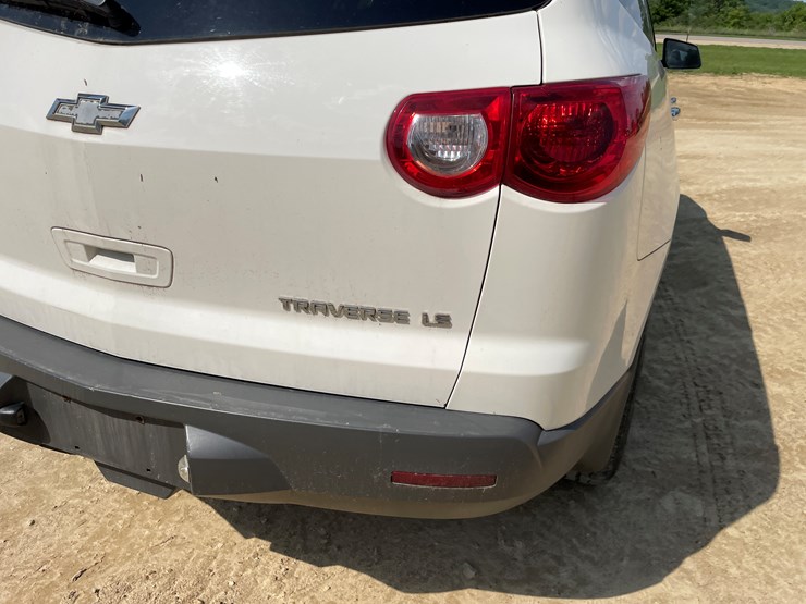 2012-chevrolet-traverse-ls-image-21