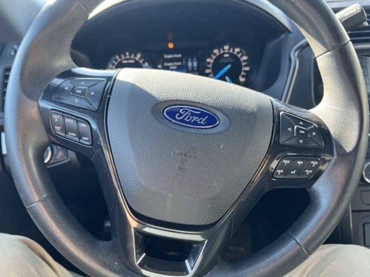 2017-ford-explorer-image-30