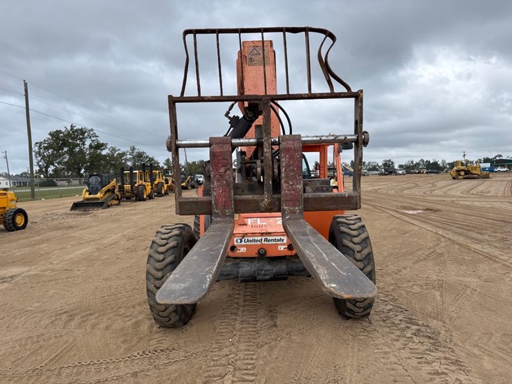 2013-jlg-8042-telescopic-forklift-image-7