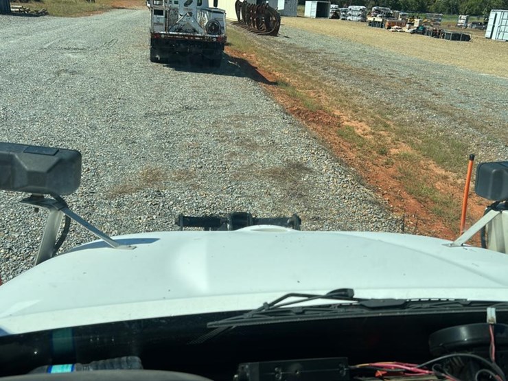#1963-•-2010-dump-&-spreader-truck*-image-31